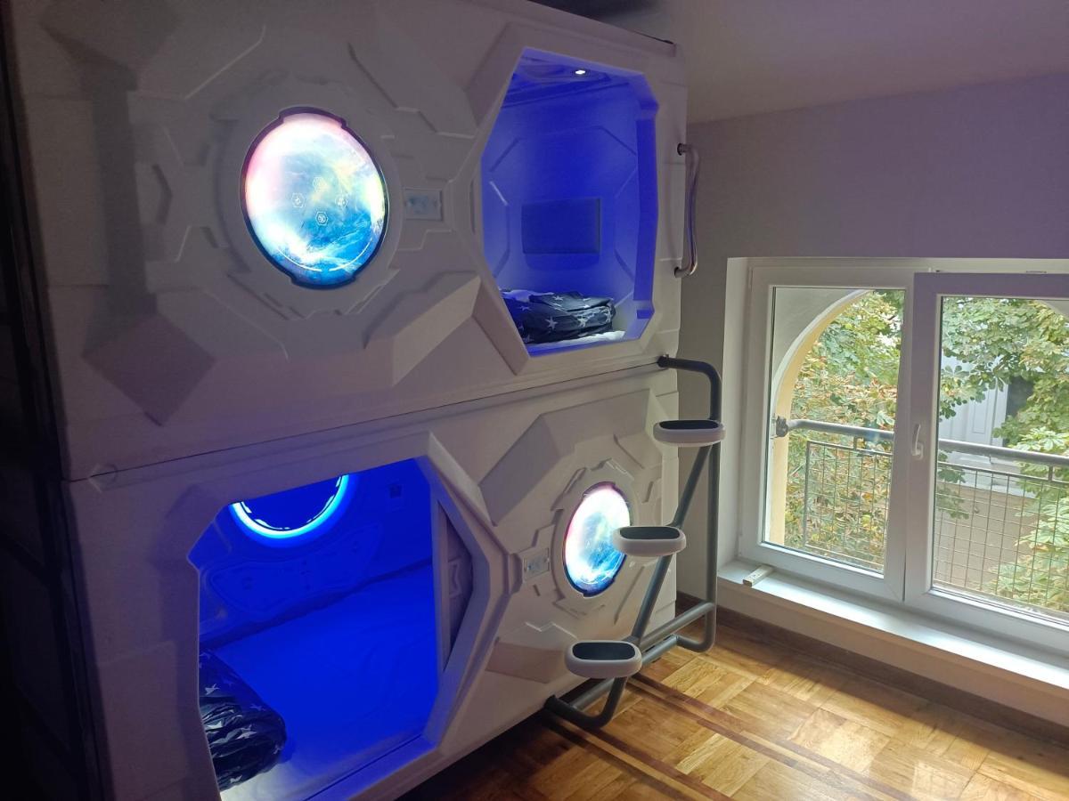 Panda Victor Space Capsule Hostel-Neo Nomad Белград Экстерьер фото